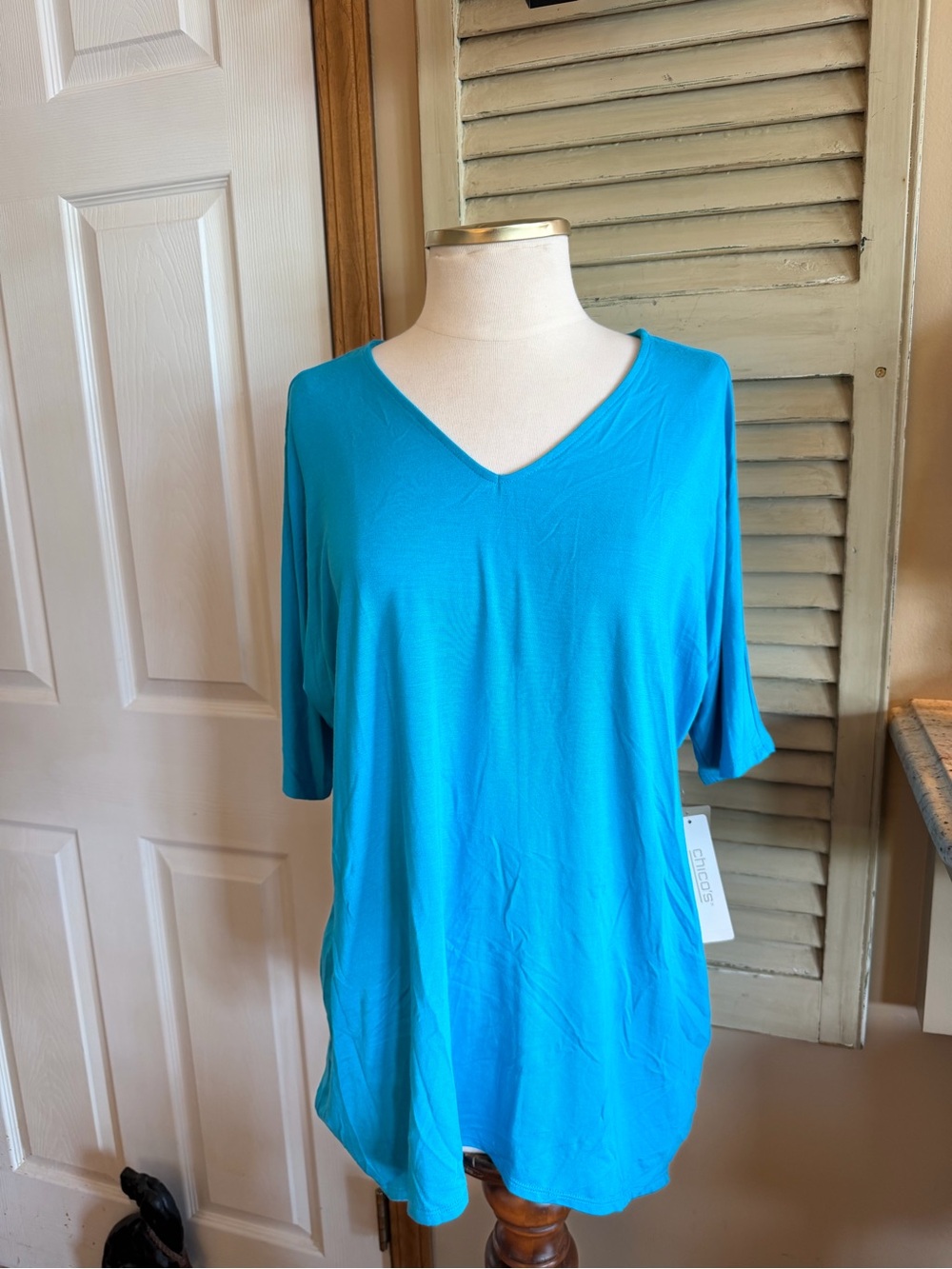 Chico's V-Neck Short Sleeve Tee in Turquoise Blue SUPER COMFORTABLE AND SOFT💜